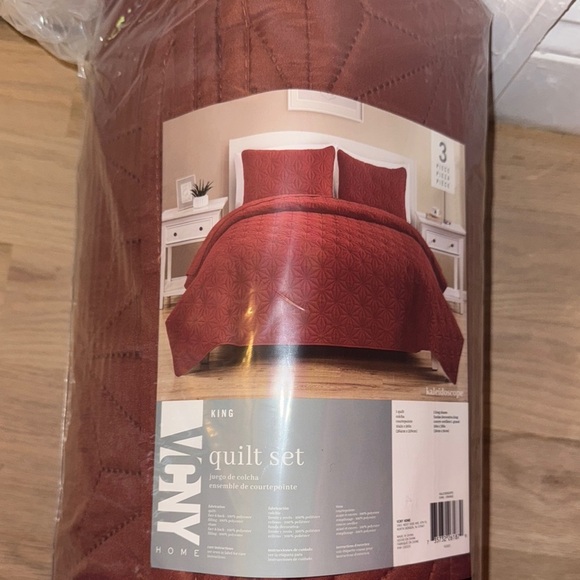 Vera Wang Red Quilts Bedding Set - Picture 2 of 6